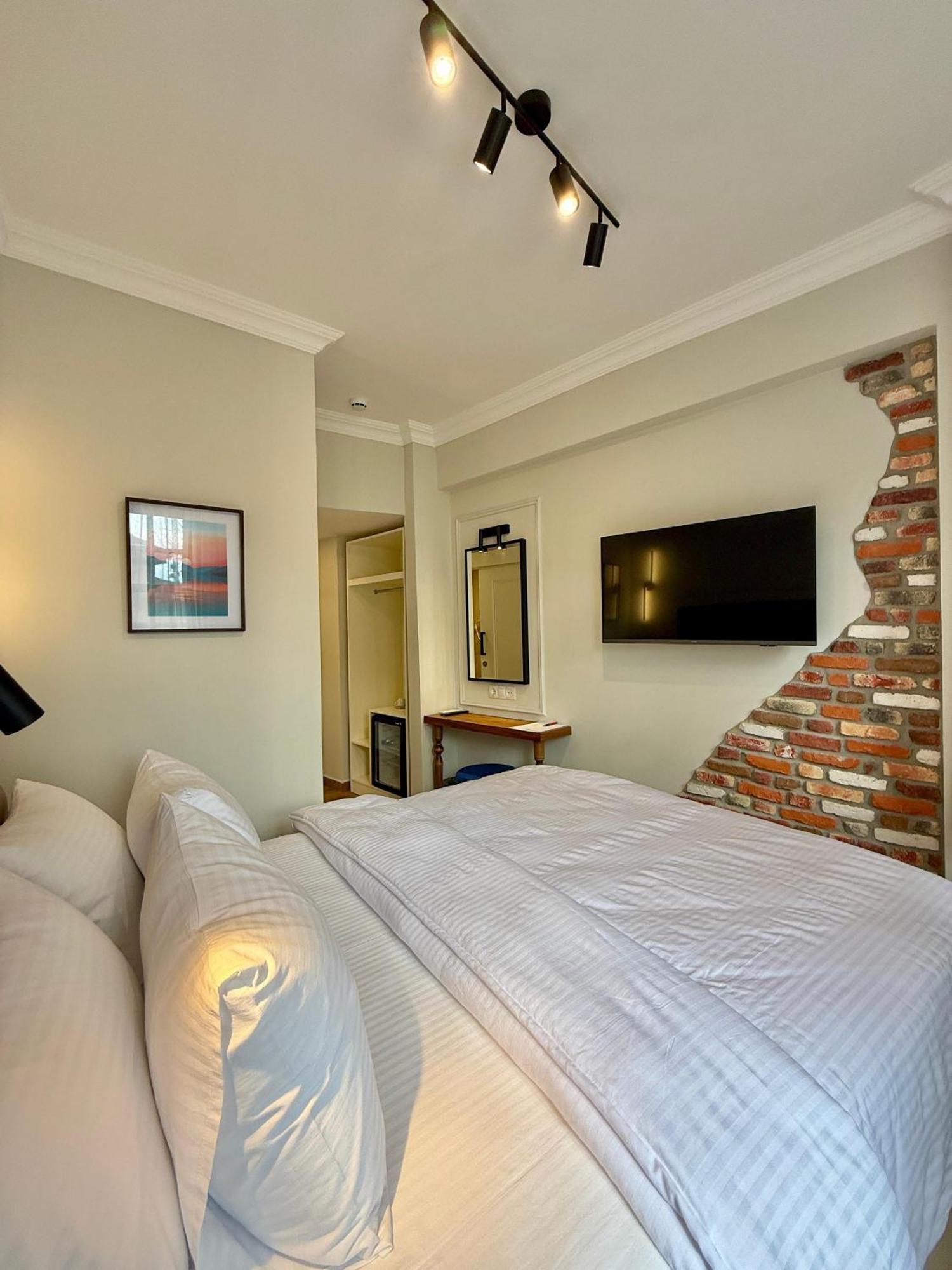 Otel Adria *