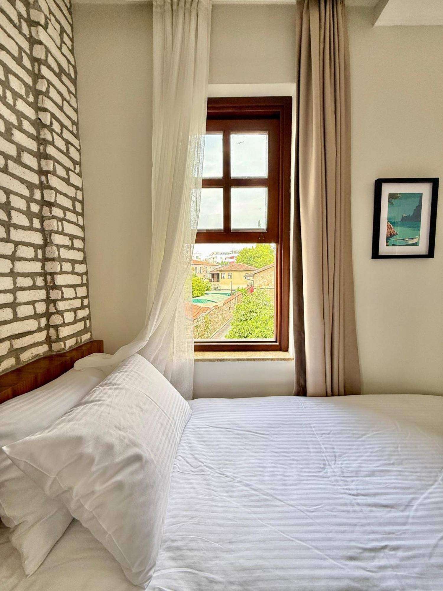 Adria Hotel *