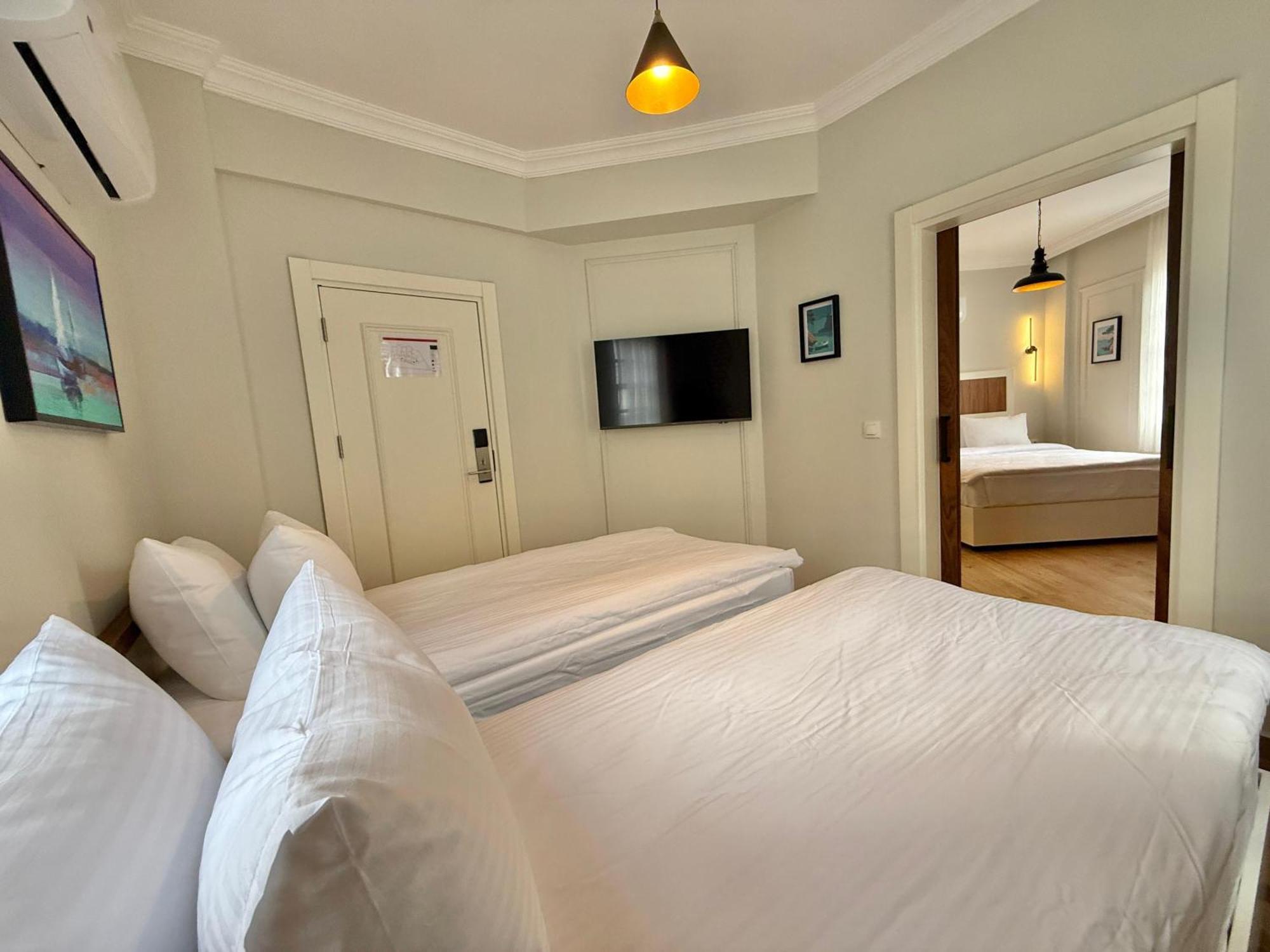 Adria Hotel *